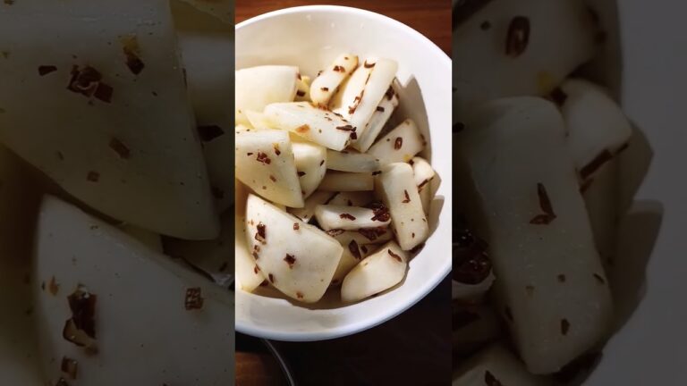 梅昆布茶と鷹の爪で漬けたカブの浅漬け！