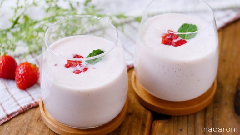 【いちごとバナナのヨーグルトスムージー】ヨーグルト入りですっきりとした味わい！甘酸っぱさがクセになる♪