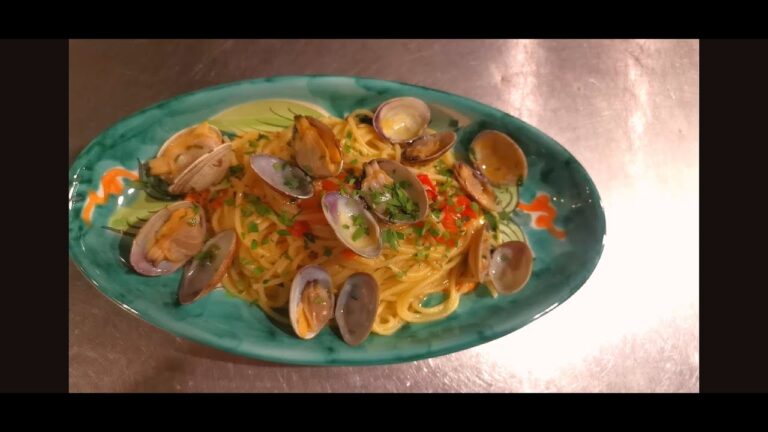 「ラ　ピッコラ　ターヴォラ」のナポリ風ボンゴレの作り方