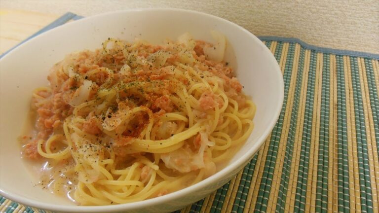 【簡単レシピ】鮭と玉ねぎのスープスパの作り方【Soup pasta】