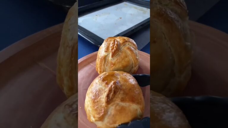 クッキーミックスとパイシートで簡単に作れるアップルパイ🍎