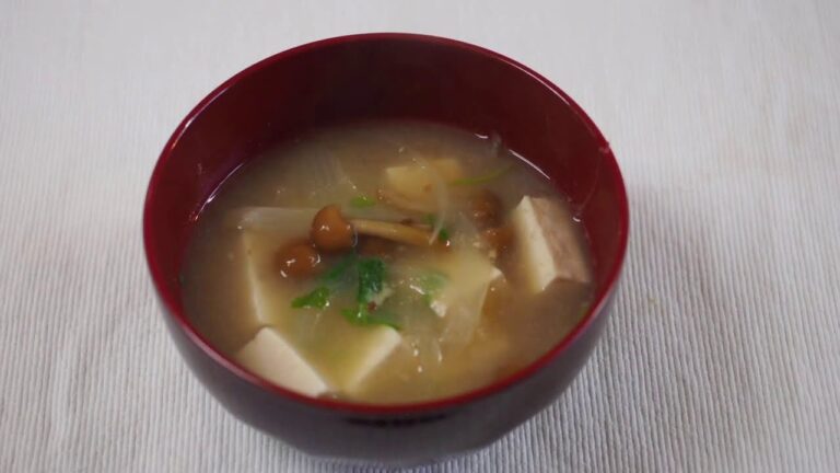 【なめこの味噌汁】