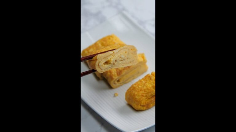 卵焼きにある液体を加えるとふわふわになる！ / How to Make Fluffy Tamagoyaki with Sparkling Water #Shorts