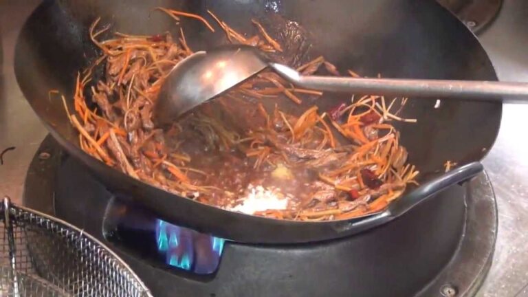 【干[火扁]牛条（牛肉とゴボウのピリ辛ミソ炒め)】長坂松夫の運命クッキング#56