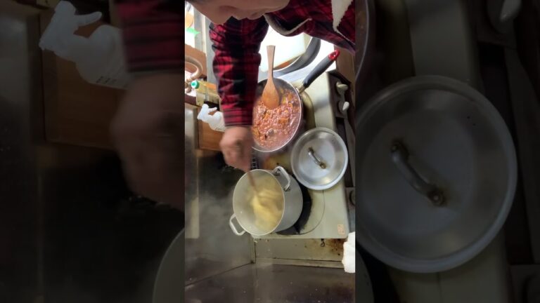 なすのミートソースでパスタ