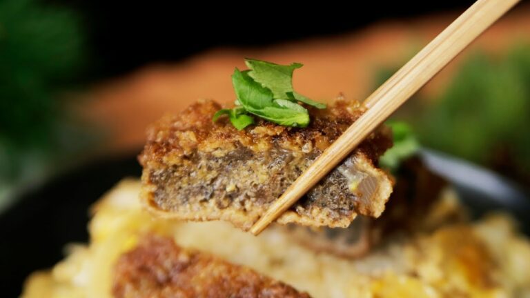 【こんにゃく、絞られる👀】凍りこんにゃくのカツ丼