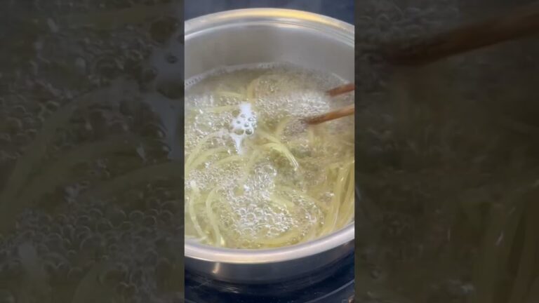 ほうれん草とベーコンエッグの和風パスタ　#和風パスタ