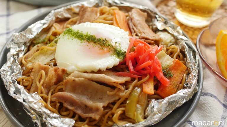 フライパンいらずで簡単！ とろ〜り 目玉焼き のせ アルミホイル 焼きそば のレシピ 作り方