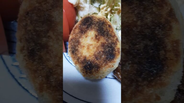 20250122 171156    「我が家の夕食」手造りコロッケとポテトサラダ・圧力鍋手仕上げたスペアリブ・胡瓜の酢の物です。