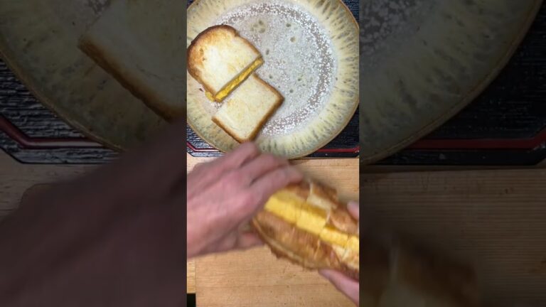 🟨ザク!🥚できた!🥪#たまご #サンド #祭り ‼️#卵焼き 🥚楽しい!#美味しい ☺️#coffee ☕️と#サンドイッチ🥪👍