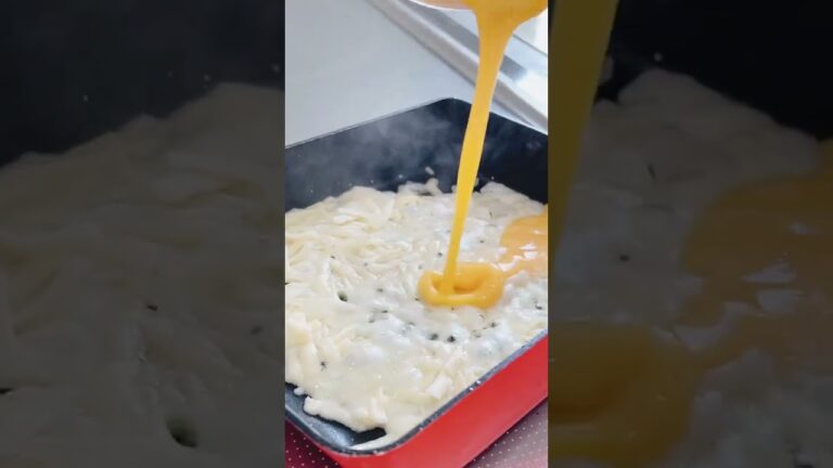 ワンパンで完成するボリュームたっぷりのピザトースト😍