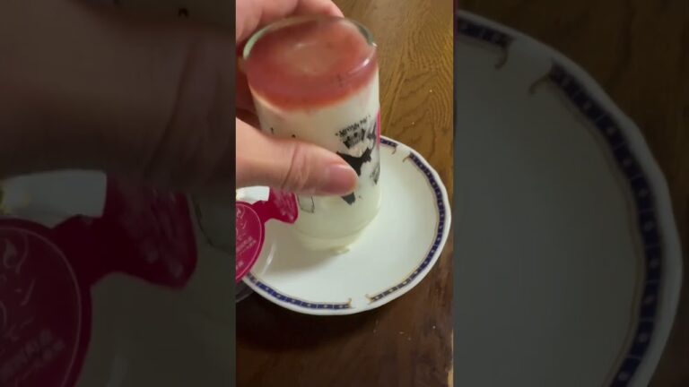 あいすの家　ミルクプリン　いちご仕込て　北海道産生乳　浦河町産