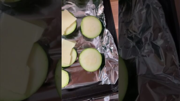 「ズッキーニのチーズ焼き」　　　　　　　　　　　　お弁当にも酒の肴にも　　　　　　材料はズッキーニ一本とスライスチーズ一枚だけ！ズッキーニ苦手な子どもも食べれます☺︎ #bts #전정국 #Ｖ