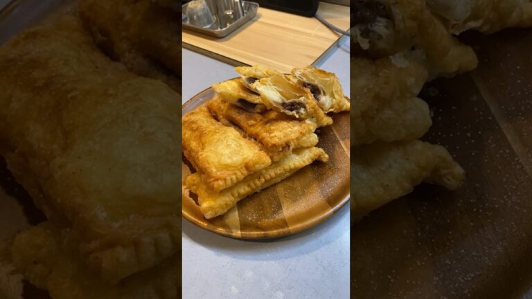 何バーガーが好きですか？　#スイーツ #お菓子作り #パイシート #お月見 #マック #マクドナルド