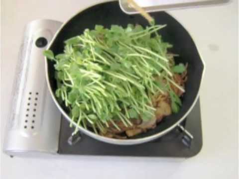 香りもおいしい、豆苗焼きそば
