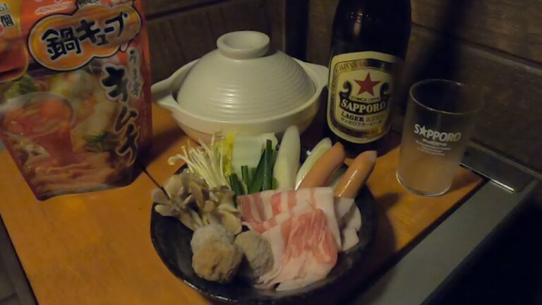 【宅飲み】【おじ酒場６】ひとりキムチ鍋でビール！バルコニーを酒場にするおじさん