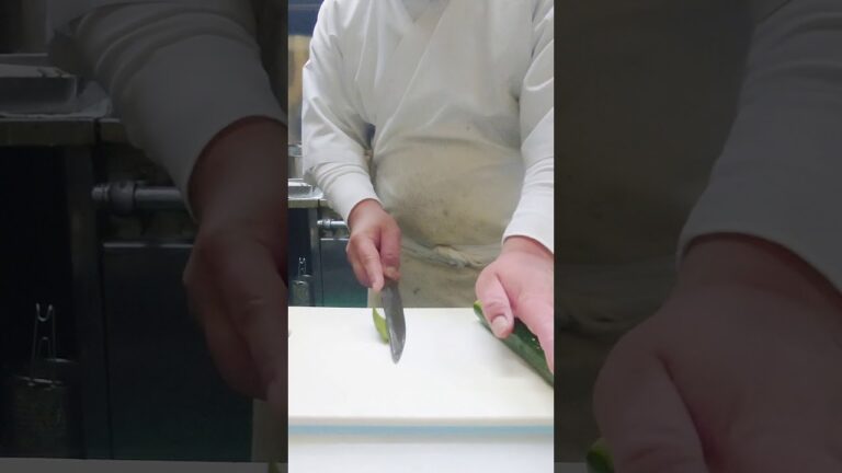 お通しで使うキュウリを切る#shorts