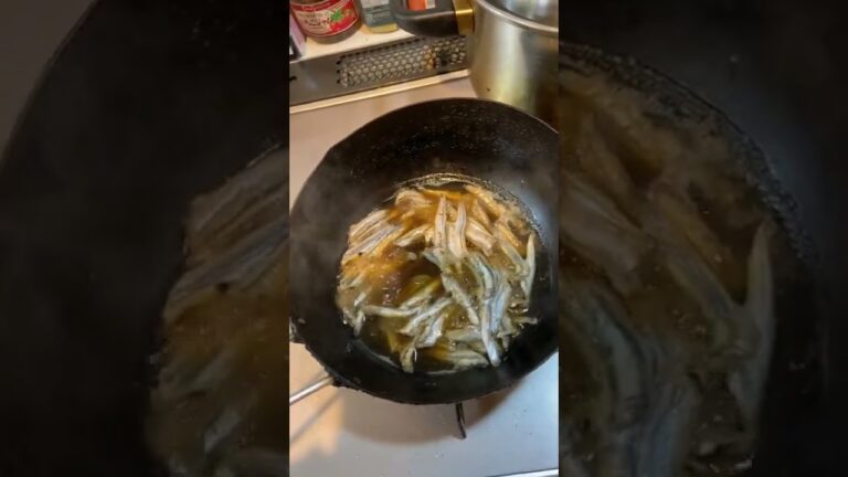 小鰯の生姜煮です。メニュー　作り方も載せてます。皆さんも作ってみてください、とっても美味しかったです。画像の1番上の、、、をタップしてみてくださいメニューがでます。