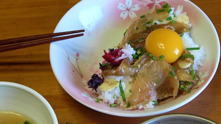 アサツキの新芽入り石鯛の香味漬けとホウライヒメジきのこ汁