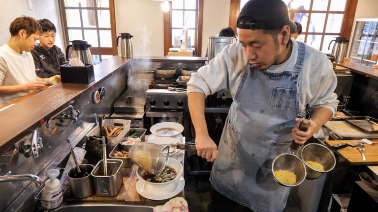 朝7時開店→夜勤明け労働者が殺到する最強の朝ラーが魅力的すぎた丨Japanese Ramen Shop