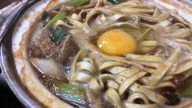 冷やしたぬきそばで有名な「更科」で味噌煮込みうどんを注文してみた