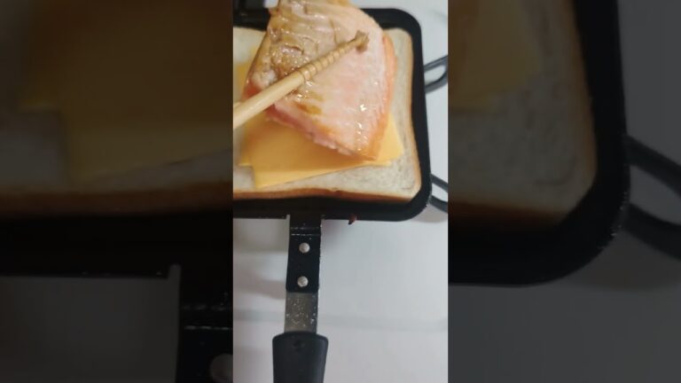 サーモンとチーズをホットサンドしたら美味すぎた#shorts#料理#ホットサンド#food