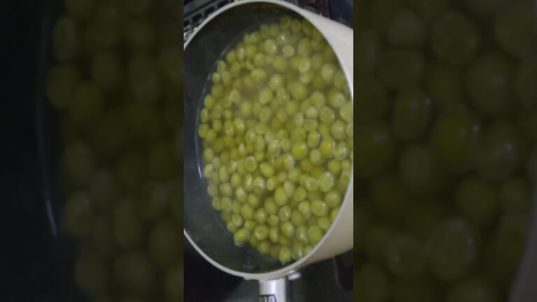 【冷凍のえんどう豆を玉子とじ🎵】家庭菜園のえんどう豆 冷凍にしても美味しい♥#shorts