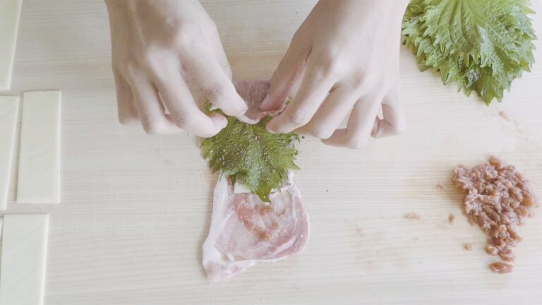 電子レンジで作るとろ〜りチーズの豚しそ巻き（シューマイの皮でさらに包む）