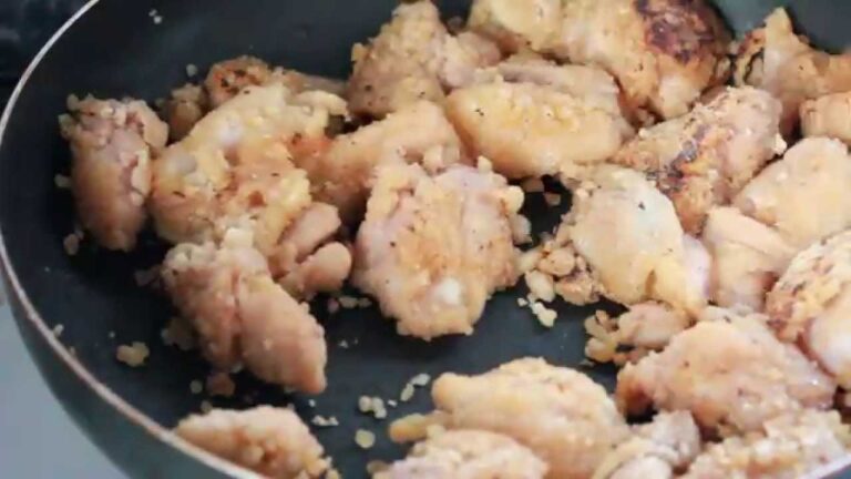 鶏肉をマヨネーズで炒める