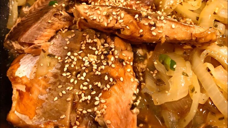 【簡単美肌レシピ】鮭と玉ねぎの白ワイン蒸し　【粒マスタード入り　サーモン照り焼き♡】