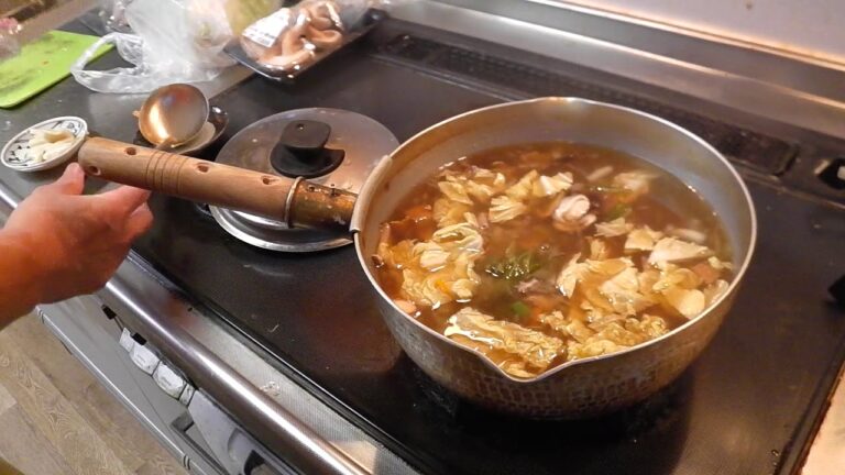 幸運な病のレシピ（ 684 ) 夜：汁（ロールキャベツ仕立て直し）、豚ナス卵とじ（仕立て直し）、鯖西京漬け