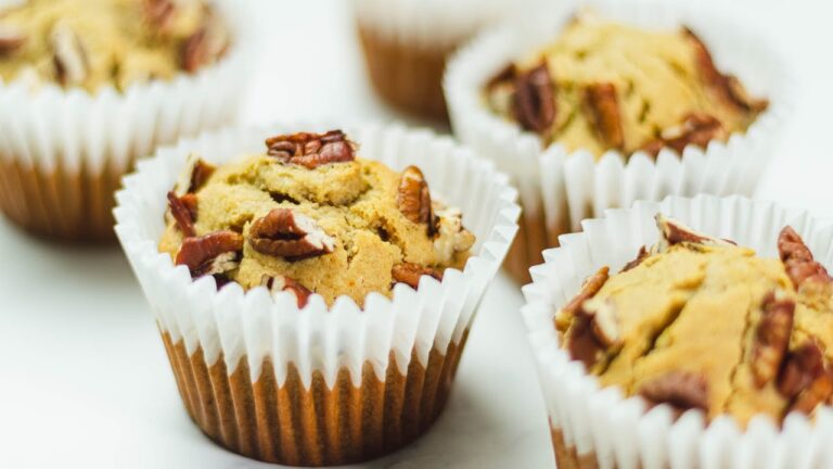 【混ぜて焼くだけ・グルテンフリー】ふわふわ♡オートミールのマフィンのレシピ