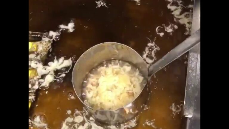 かき揚げ天ぷらを揚げる