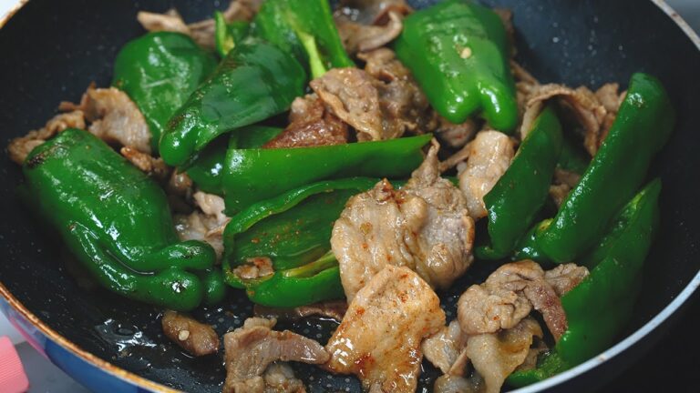 【こういうのでいいんだよ】ここまで旨い豚こま料理って今まであったかな? 最高においしい豚ピーマンの作り方【板前歴２０年のおかず】