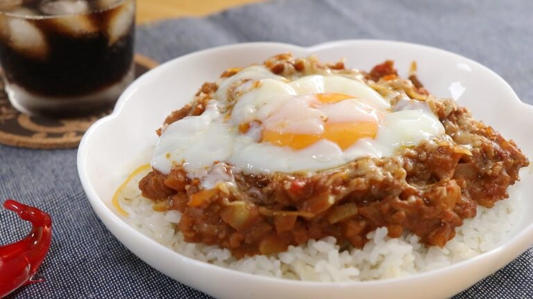 【無性にカレー気分だったので】酸味が食欲をそそるドライカレーの作り方（トマト缶でお手軽ver）