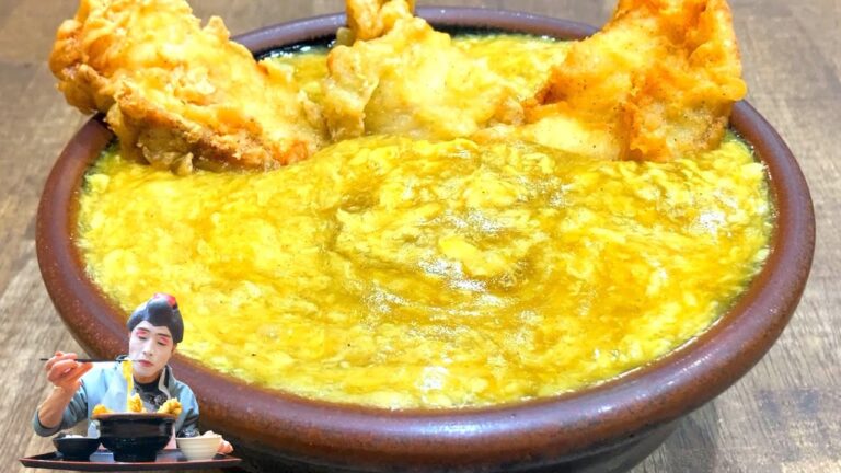 【京都駅の行列グルメ】えぐいビジュアルの「とり天鶏卵カレーうどん」を食べてきた。