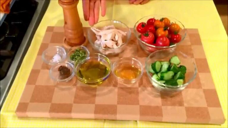 KAGOME トマト 料理レシピ　トマトときゅうりのチキンサラダ