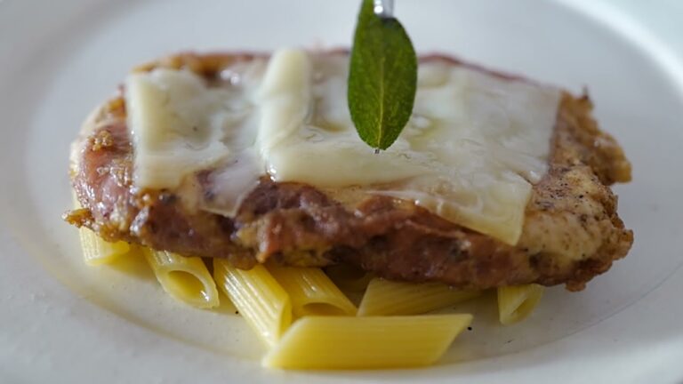 〈COOKING〉黄金色のチキンソテー｜Golden Chicken Breasts with Prosciutto, Fontina, and Fresh Sage