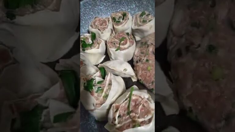 包まない餃子。丸めてつぶす。#気楽にクック #簡単レシピ #包まない餃子 #ぎょうざ