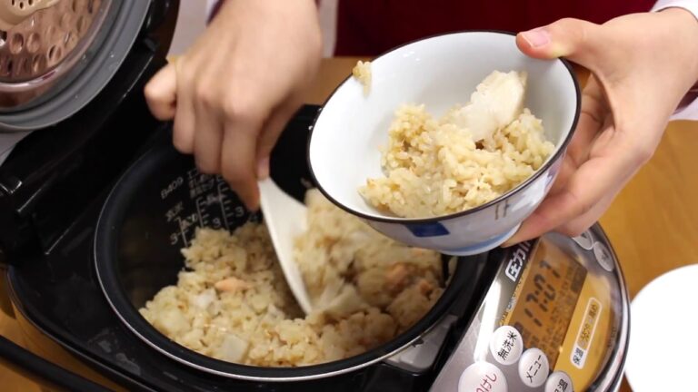 里芋と秋鮭を使った炊き込みごはん