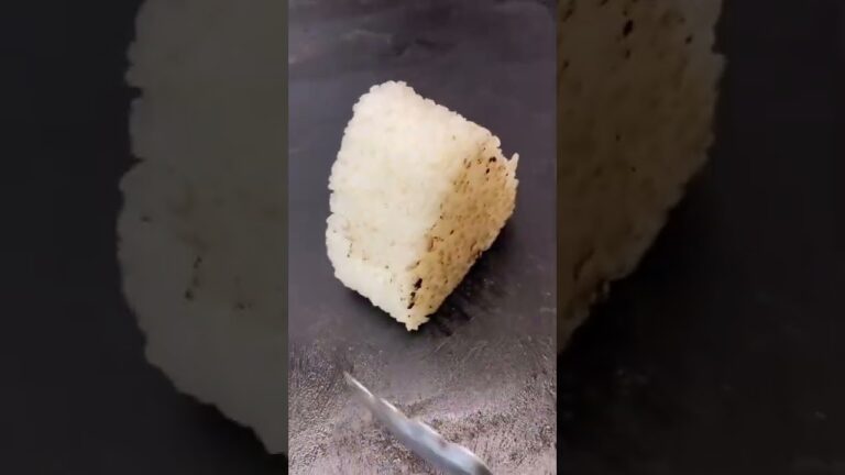 【豚汁】アレンジ！チャレンジ！　　　　焼きおにぎりを入れてみた！おこげみたいで、この食感やみつきです。