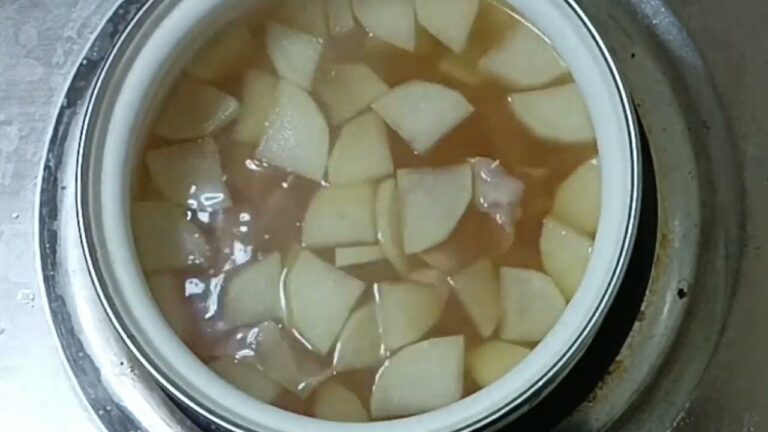 【ズボラ飯】大根とベーコンのスープ