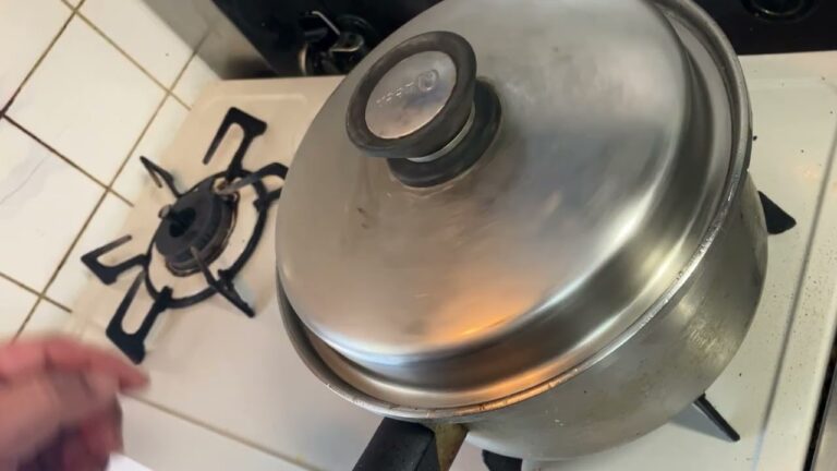 牛すじとこんにゃくの八丁味噌煮込みできたよ