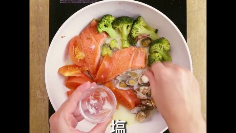 簡単豪華！ 鮭でアクアパッツァ ｜ moguna[モグナ]