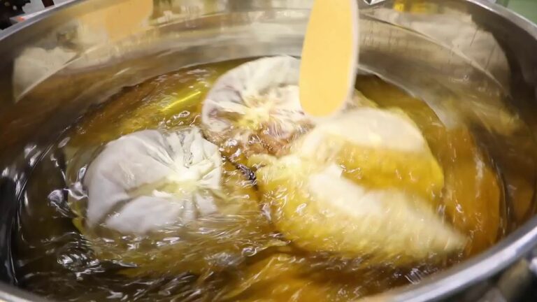 東洋オリーブ - 風味オリーブオイルシリーズ「ガーリック＆しいたけ」製造