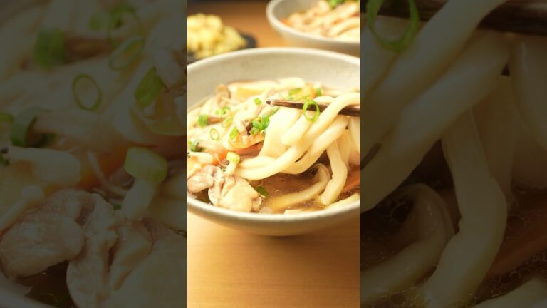 彼がツルッと一瞬でたいらげた！『鶏ときのこのうどん』