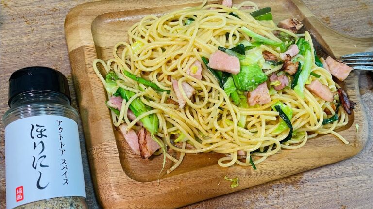 キャベツとベーコンのペペロンチーノを作って、食べるだけの動画