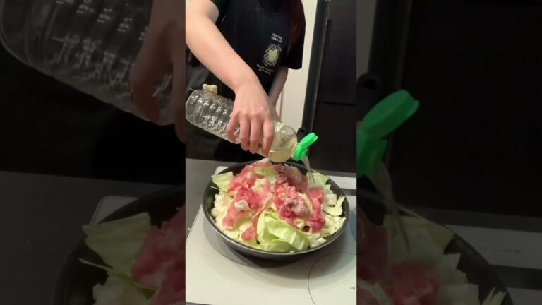 豚肉とキャベツの蒸焼き #shorts #おうちごはん  #料理 #料理動画  #おすすめ #簡単レシピ #簡単 #ダイエット  #ダイエットレシピ   #豚肉 #キャベツ #晩御飯 #vlog