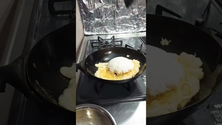 #永谷園 #にんにくチャーハンの素  #にんにくチャーハン #深夜飯 #飯テロ #炒飯 #shorts #料理音 #作業音 #チャーハン #にんにく炒飯