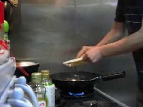 スルメイカの辛味噌炒め、甘辛！